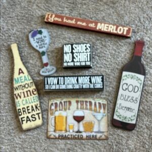seven piece Wine-Themed Decorative Signs Set